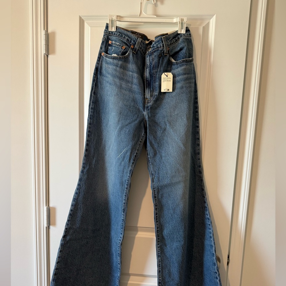 Levi's Ribcage Bell Jean